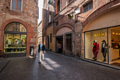 Entlang der Via Fillungo, im Herzen des historischen Zentrums, Lucca, Toskana, Italien