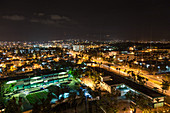 Nächtlicher Blick auf Santiago de Cuba, Kuba