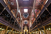 Im Inneren der Großen Synagoge in Budapest, Ungarn