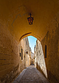 Wunderschöne enge kleine Gassen in Mdina, Malta