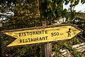 Hinweisschild zu einem Restaurant, Buonconvento, Toskana, Italien