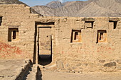 Die von einem luftigen Klima gut erhaltenen Ruinen von Tambo Colorado Inca versetzen den Besucher zurück in eine verlorene Zeit, Tambo Colorado, nahe Paracas, Ica, Peru, Südamerika
