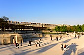 Frankreich, Paris, Stadtgebiet, UNESCO Weltkulturerbe, abends in den Gärten der Tuileries