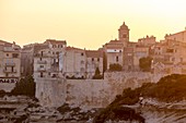 Frankreich, Corse-du-Sud, Bonifacio, die Altstadt oder Haute Ville auf Kalksteinklippen