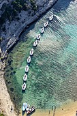 Frankreich, Corse-du-Sud, Freto, Bonifacio, Bucht von der Insel Frazzio (Luftaufnahme)