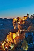 Frankreich, Lot, kennzeichnet als Grands Sites de Midi-Pyrénées, Rocamadour, Regionaler Naturpark Causses du Quercy, UNESCO-Weltkulturerbe, Dorf in der Nacht