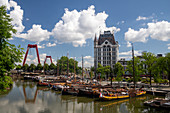 Blick auf den alten Hafen 'Oudehaven', Willemsbrücke und das Weiße Haus von Rotterdam, Holland, Niederlande