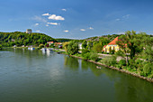 Donau mit Befreiungshalle im Hintergrund, Donau-Radweg, Kelheim, Niederbayern, Bayern, Deutschland