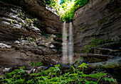 Pähler Schlucht und Pähler Wasserfall in der Nähe von Starnberg. Bayern, Deutschland, Europa