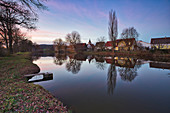 Blick auf den Dorfweiher in Birklingen, Iphofen, Kitzingen, Unterfranken, Franken, Bayern, Deutschland, Europa