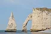 Frankreich, Seine-Maritime, Etretat, Aval-Klippe und die Aiguille Creuse