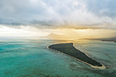 Erstaunliches Licht auf der Ile aux Benitiers, in Le Morne an der Südküste, Unesco-Weltkulturerbe, Mauritius, Indischer Ozean, Afrika