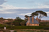 Bretagne, Frankreich, Côtes d'Armor, Ploumanac'h, Sonnenuntergang an der rosa Granitküste