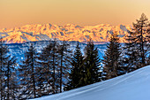 Sonnenaufgang im Skigebiet Seiser Alm, Südtirol, Italien