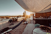 Airbnb Grundstück mit Caravan und Außenbereich im Joshua Tree National Park, Joshua Tree, Los Angeles, Kalifornien, USA, Nordamerika