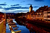 Abends am Neckar, Wertheim am Main, Turm, Häuser, Fluss, Spiegelung, Boote, Taubertal, Baden-Württemberg, Deutschland