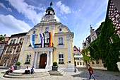 Rathausplatz with town hall, square, flags, Kulmbach, Upper Franconia, Bavaria, Germany