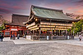 Kyoto, Japan, Yasaka-Schrein bei Sonnenuntergang