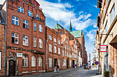 Glockengießerstraße mit Sicht auf Katharinenkirche in Lübeck, Schleswig-Holstein, Deutschland