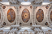 Blick auf die Decken Fresken im Dom St. Stephan, Passau, Niederbayern, Bayern, Deutschland, Europa