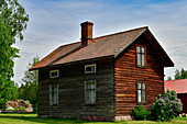 Uraltes, traditionell gebautes Holzhaus bei Sollerön am Siljansee, Dalarna, Schweden