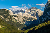 View over the large Gosau lake to the Dachstein massif, Salzkammergut, Upper Austria.