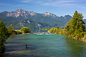 Loisach und Kochelsee mit Herzogstand und Heimgarten im Frühling, Alpen, Oberbayern, Deutschland