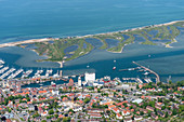 Luftbild Heiligenhafen mit Blick auf die Stadt und Graswarder, Ostholstein, Schleswig-Holstein, Deutschland