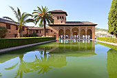 Der Palacio del Partal (Palast von Partal) in der Alhambra, Granada, Provinz Granada, Andalusien, Spanien