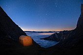 Nachtlandschaft der Dolomiten vom Rigatti-Biwak in der Latemar-Gruppe, Karerpass, Fassa-Tal, Pozza di Fassa, Region Trient, Dolomiten, Italien, Europa