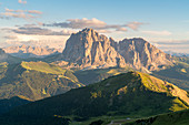 Langkofel und Plattkofel von Seceda aus, St. Ulrich, Provinz Bozen, Trentino-Südtirol, Italien