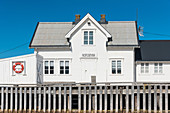 Kaufmannsladen auf der Insel Nordöyan, Fischerdorf, Folda, Namdalen, Tröndelag, Norwegen