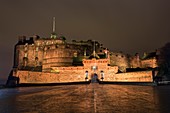 United Kingdom, Scotland, Edinburgh, listed as World Heritage Site by UNESCO, the castle from the esplanade