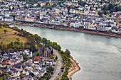 Der Rhein an der Loreley mit Blick auf St. Goarshausen, Rheinland-Pfalz, Deutschland