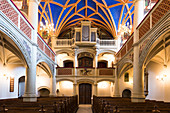 Die Schlosskirche in Schwerin, protestantische Kirche aus dem 15. Jahrhundert. Deckengewölbe mit goldenen Sternen auf blauem Grund, Mecklenburg-Vorpommern, Deutschland