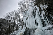 Zugefrorener Wasserfall, Bad Urach, Landkreis Reutlingen, Schwäbische Alb, Baden-Württemberg, Deutschland, Europa