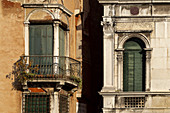 Fenster in Venedig, Venetien, Italien