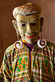 Maskierte Tänzerin hinter der Bühne, Festival, Gangtey Dzong oder Kloster, Phobjikha Valley, Bhutan