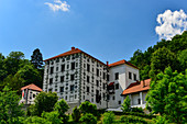 Altes Herrschaftshaus mit reicher Verzierung, bei Ptujski Gora, Slowenien