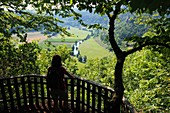 Wandern bei Streitberg im Wisenttal, Landschaft, Aussicht, Blick, Person, Fluß Wisent, Fränkische Schweiz, Ober-Franken, Bayern, Deutschland