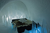 Kühle Räume im klassischen Eishotel in Jukkasjarvi bei Kiruna im schwedischen Lappland; Nordschweden.