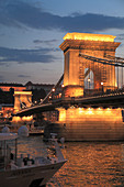 Ungarn, Budapest, Kettenbrücke (Lánchíd), Donau