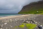 Skalaviki Strand in der Nähe von Boulungarvik, Westfjorde. Island