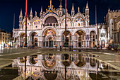 Markusdom (Basilika San Marco) bei Nacht, Markusplatz, Venedig, Venetien Italien, Europa