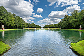 München, Bayern, Deutschland. München, Bayern, Deutschland. Der Zentralkanal in den Landschaftsgärten des Schlosses Nymphenburg