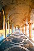 Morgen auf dem Markusplatz. Venedig, Venetien, Italien.