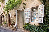 France, Alpes-Maritimes, Antibes, street of Saint-Esprit in the old town, painter's workshop