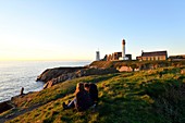 Frankreich, Finistère, Pougonvelin, Haltestelle El Camino de Santiago, Pointe de Saint Mathieu, Leuchtturm St. Mathieu, Abtei St. Mathieu de Fine Terre und Semaphor