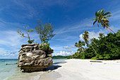 Einsamer Strand auf Kei Besar, Kei Inseln, Molukken, Indonesien, Südostasien, Asien