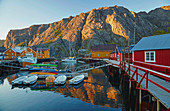 Sonnenuntergang im Nusfjord, Flakstadoeya, Lofoten, Nordland, Norwegen, Europa